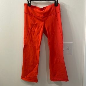 Lululemon gather and crow crop